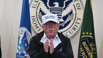 Donald Trump en visite à McAllen (Texas), au poste de patrouille, le 10 janvier 2019. (JIM WATSON / AFP)