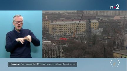 A une centaine de kilomètres de la ligne de front, la Russie reconstruit la ville de Marioupol détruite il y a 2 ans, dans les premiers mois de de l’opération militaire déclenchée par Vladimir Poutine.