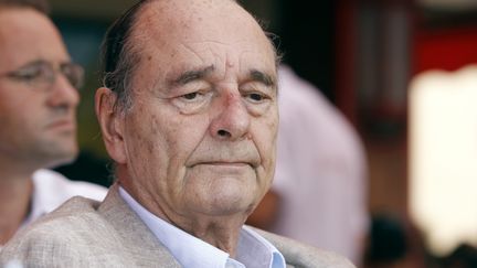 L'ancien pr&eacute;sident de la R&eacute;publique Jacques Chirac, le 14 ao&ucirc;t 2011 &agrave; Saint-Tropez (Var). (SEBASTIEN NOGIER / AFP)