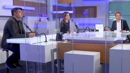 Sylvain Courage, Alix Bouilhaguet et Marc Fauvelle sur le plateau des informés, à franceinfo le 11 mars 2021 (FRANCEINFO / RADIO FRANCE)