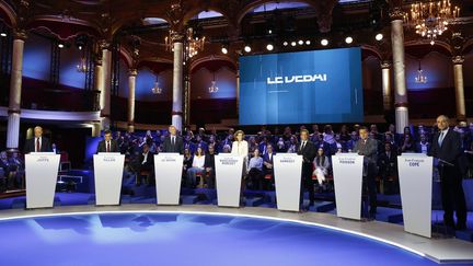 Les septs candidats lors du deuxième débat de la primaire de la droite et du centre, salle Wagram à Paris, le 3 novembre 2016. (ARNAUD DUMONTIER / MAXPPP)