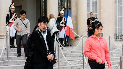 Des touristes japonais venus rendre hommage au défunt président Jacques Chirac en 2019 (KARINE PIERRE / HANS LUCAS / AFP)