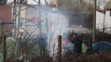 Un camp de migrants à Calais (mars 2019). (FRANÇOIS CORTADE / RADIO FRANCE)