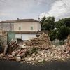 Une maison en partie détruite par un tremblement de terre à La Laigne (Charente-Maritime), le 17 juin 2023. (THIBAUD MORITZ / AFP)