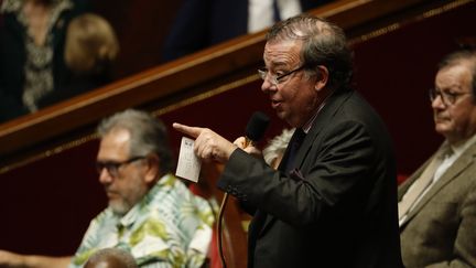 Le député du Nord, Christian Hutin, pendant une session de questions au gouvernement à l'Assemblée Nationale, en février 2020. (THOMAS SAMSON / AFP)