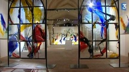 La couleur de la lumière se révèle à Chartres avec les vitraux de Kim En Joong, artiste-prêtre
 (Culturebox)