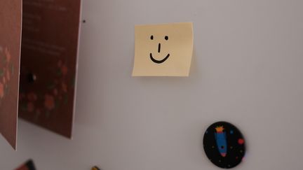 Un smiley sur un Post-it. (ANNETTE RIEDL / DPA via AFP)