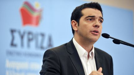 Alexis Tsipras, le leader du parti de gauche radicale Syriza, pr&eacute;sente son programme, le 1er juin 2012, &agrave; Ath&egrave;nes (Gr&egrave;ce).&nbsp; (LOUISA GOULIAMAKI / AFP)