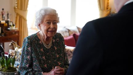 La reine d'Angleterre, Elizabeth II, au château de Windsor, à Londres (Royaume-Uni), le 16 février 2022.&nbsp; (STEVE PARSONS / POOL / AFP)