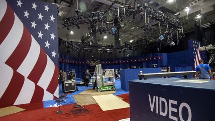 Saint Louis (Missouri), le 7 octobre : le studio du deuxième débat Clinton-Trump, programmé dimanche&nbsp;9 octobre. (PAUL J. RICHARDS / AFP)