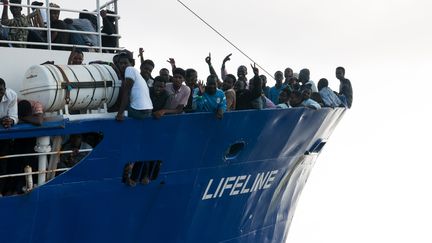 Des migrants secourus en Méditerranée sur le navire humanitaire allemand "Lifeline", le 22 juin 2018. (HERMINE POSCHMANN / MISSION LIFELINE)