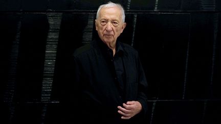 Pierre Soulages au Centre Pompidou, à Paris, le 13 octobre 2009.&nbsp; (FRED DUFOUR / AFP)