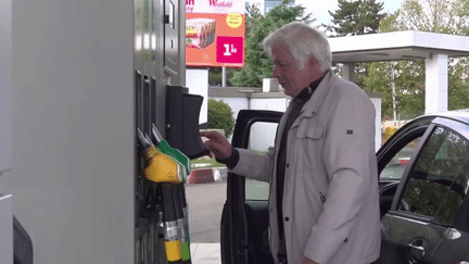 Prix du carburant : le gouvernement autorise la vente à perte (France 2)