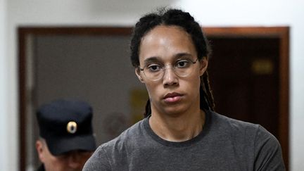 La basketteuse américaine Brittney Griner arrive au tribunal de Khimki, près de Moscou, le 4 août 2022. (KIRILL KUDRYAVTSEV / AFP)