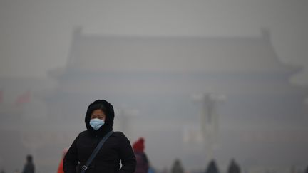 &nbsp; (Les habitants de Pékin portent très souvent des masques pour ne pas respirer l'air pollué © Reuters-Kim Kyung Hoon)