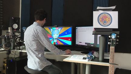 OhPonyBoy, le créateur de "Melvin est magique" dans son studio d'animation (France 3 Bourgogne Franche-Comté)