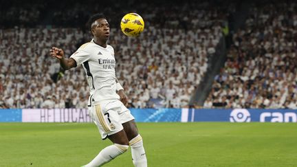 Vinicius lors du match de Liga entre Barcelone et le Real Madrid au Santiago Bernabeu, le 21 avril 2024. (OSCAR DEL POZO / AFP)