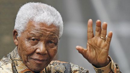 Nelson Mandela, le 28 ao&ucirc;t 2007 &agrave; &nbsp;Londres (Grande-Bretagne).&nbsp; (LEON NEAL / AFP)