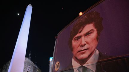 Les partisans de Javier Milei ont célébré sa victoire à l'Obélisque de Buenos Aires le 19 novembre 2023. (JUAN MABROMATA / AFP)