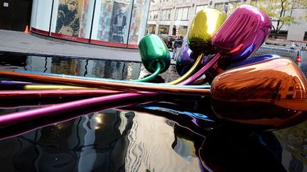 Une sculpture d&#039;acier coloré de Jeff Koons, &quot;Tulipes&quot;, a atteint 33,7  millions de dollars, chez Christie&#039;s le 6 novembre
 (Anthony Behar/SIPA )