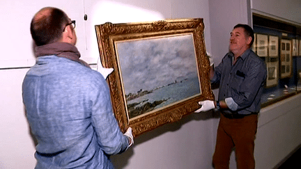 Accrochage du nouveau tableau de Boudin au musée de Honfleur
 (A-L. Meyrignac France 3 Culturebox Captue d&#039;écran)