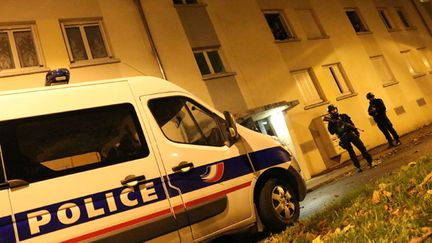 &nbsp; (Perquisition à Alençon dans le cadre de l'état d'urgence. 266 personnes ont été assignées à résidence depuis le 13 novembre © MaxPPP)