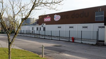 Une usine du groupe Doux, &agrave;&nbsp;Pleucadeuc (Morbihan), le 17 avril 2013. (FRED TANNEAU / AFP)