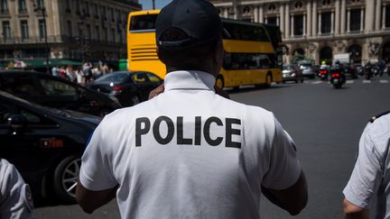 Un policier, à Paris, le 24 mai 2019. (Photo d'illustration)&nbsp; (RICCARDO MILANI / HANS LUCAS / AFP)