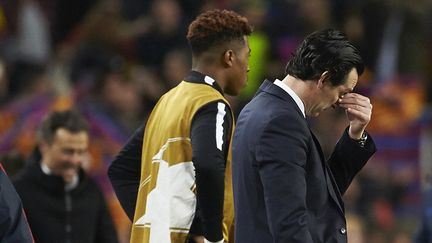 L'entraîneur parisien,&nbsp;Unai Emery, après l'élimination de son histoire face à Barcelone, mercredi 8 mai 2017. (ALEJANDRO GARCIA / EFE)