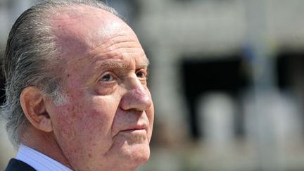 Le roi d'Espagne Juan Carlos (ici à Mostar en Bosnie le 20 mars 2012 pour une cérémonie en l'honneur des 21 casques bleus espagnols morts dans ce pays).  (Reuters - Srdjan Zivulovic)