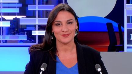 Le JT de&nbsp;franceinfo soir&nbsp;du lundi 19 septembre septembre&nbsp;2022 présenté par Alexandra Uzan et Jean-Christophe Galeazzi sur franceinfo est consultable en ligne en replay pour voir et revoir ce journal télévisé qui décrypte l'actualité. Retrouvez les dernières infos de la semaine, les grands reportages, l'Eurozapping, les interviews et les explications de la rédaction sur toute l’actualité nationale et internationale. (FRANCEINFO)