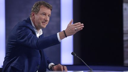 Le candidat écologiste à la présidentielle, Yannick Jadot, le 18 novembre 2021, sur le plateau du JT de France 2. (JULIEN DE ROSA / AFP)