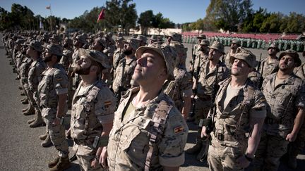 Des légionnaires participent à une cérémonie dans la caserne d'Alvarez de Sotomayor à Alméria (Espagne). (JORGE GUERRERO / AFP)