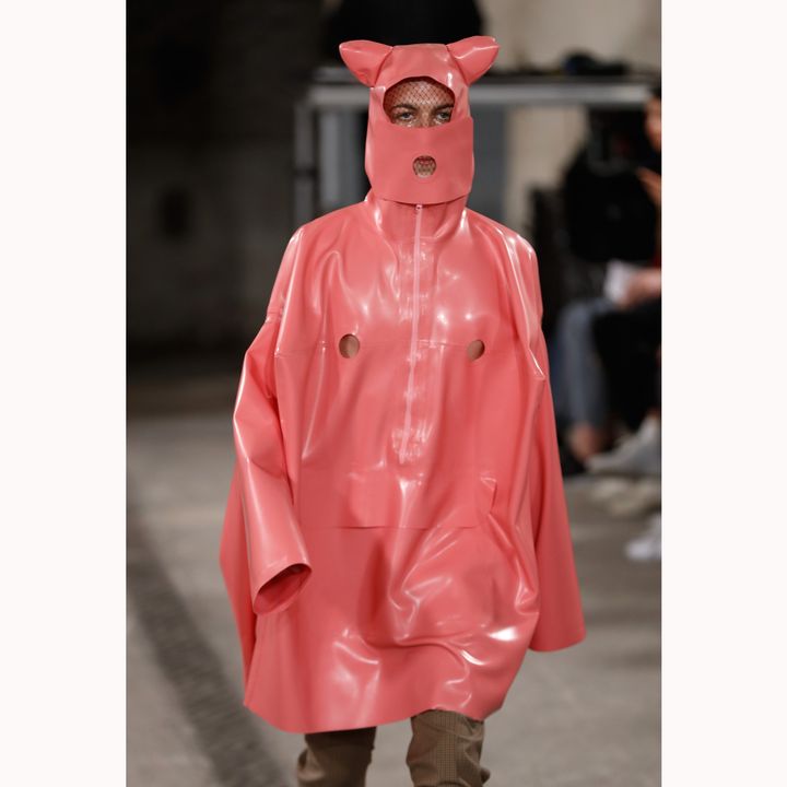 Walter Van Beirendonck ah 2018-19, à Paris, en janvier 2018.
 (FRANCOIS GUILLOT / AFP)