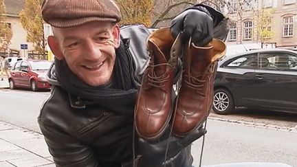 Strasbourg : un ancien SDF remet à la mode le cirage de chaussures