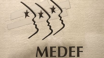 Le Medef fait ses propositions&nbsp; en matière de retraite.Il&nbsp;va militer pour un recul de l’âge légal de départ, après 62 ans. (JACQUES DEMARTHON / AFP)