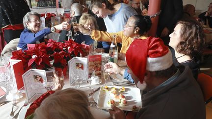 L'association Foodwatch&nbsp;a publié un catalogue pour attirer l'attention des consommateurs sur les produits de fête qui ne correspondent pas toujours à l'affichage. (Photo d'illustration) (JACQUES DEMARTHON / AFP)