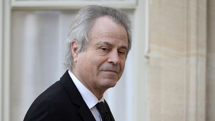 Franz-Olivier Giesbert, sur le perron de l'Elysée, le 17 décembre 2013, à Paris. (ALAIN JOCARD / AFP)