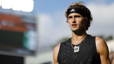 Alexander Zverev a assuré l'essentiel sur le court Suzanne-Lenglen. (FRANK MOLTER / DPA)