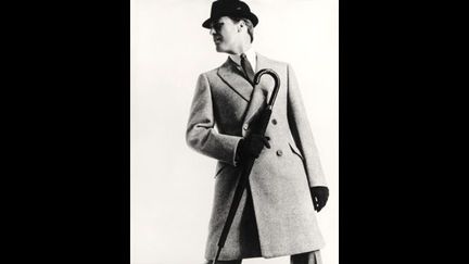 Manteau croisé en cachemire beige, grande mesure automne-hiver 1963
 (DR)