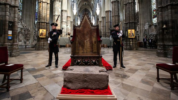 Le trône sur lequel montera Charles III lors de la cérémonie du couronnement à Londres le 6 mai 2023. (SUSANNAH IRELAND / POOL)