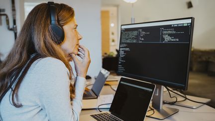 "Il y a beaucoup d’opportunités professionnelles dans le numérique en général, et dans la programmation informatique en particulier", souligne Sophie Viger, la patronne de l’Ecole 42. (Illustration) (MASKOT / GETTY IMAGES)