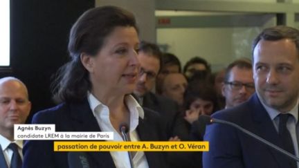 "Ma gratitude est immense" : émue aux larmes, Agnès Buzyn cède sa place à Oliver Véran