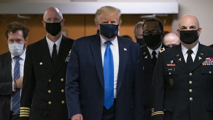 Le président américain Donald Trump en visite dans un centre militaire médical dans le Maryland, le 11 juillet 2020. (ALEX EDELMAN / AFP)