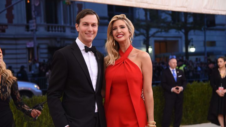 Jared Kushner et son épouse, Ivanka Trump, lors d'un gala à New York (Etats-Unis), le 2 mai 2016. (STEPHEN LOVEKIN / SHUTTER / SIPA / REX)