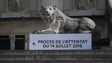 Devant le palais de justice de la cité, à Paris, avant l'ouverture du procès de l'attentat de Nice, le 5 septembre 2022.&nbsp; (MAGALI COHEN / HANS LUCAS / AFP)