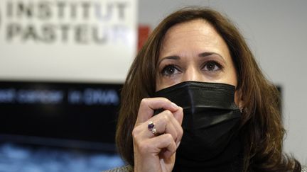 Kamala Harris, vice-présidente des États-Unis en visite à l'Institut Pasteur à Paris, le 9 novembre 2021.&nbsp; (GEOFFROY VAN DER HASSELT / AFP)