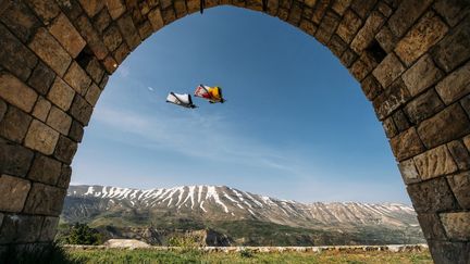 Le wingsuit pour une bouffée de sensations (très) fortes avec Vincent Cotte ou "Veush", véritable figure de la haute-voltige française. C'est le grand format Stade2 de la semaine !