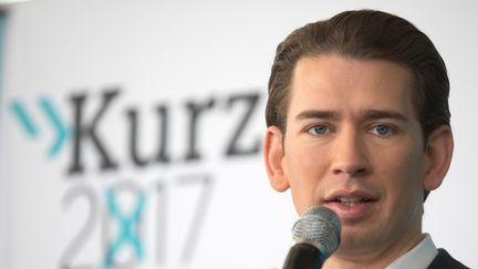 Le chef de file de l'OVP (parti du peuple autrichien), Sebastian Kurz, s'exprime à une conférence de presse à Vienne (Autriche) le 27 septembre 2017. (ALEX HALADA / APA-PICTUREDESK / AFP)