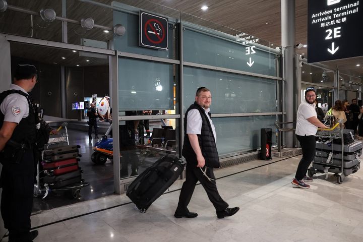 The first flight to repatriate French nationals from Tel Aviv landed at Rosy Charles-de-Gaulle Airport on October 12, 2023.  (MEHDI FEDOUACH/AFP)